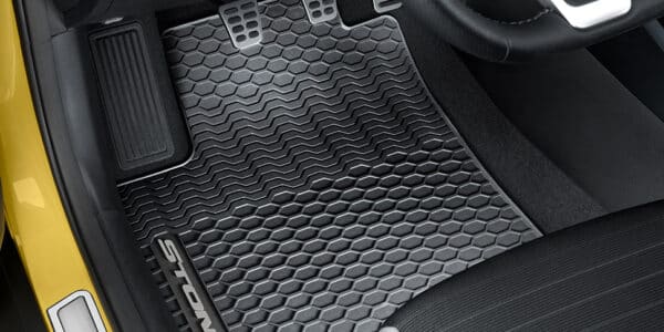 H8131ADE60GR-600x300-1.jpg Kia Stonic 2017-Present All Weather Rubber Mats - Image 1